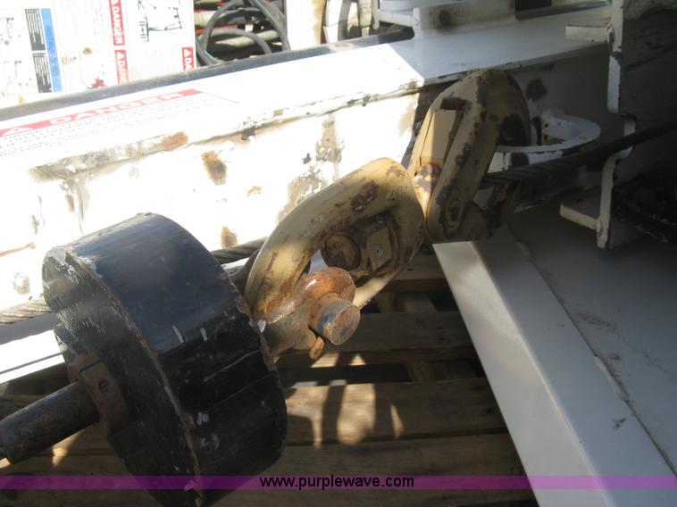 image for item I3359 2003 IMT 9000 series knuckle boom crane