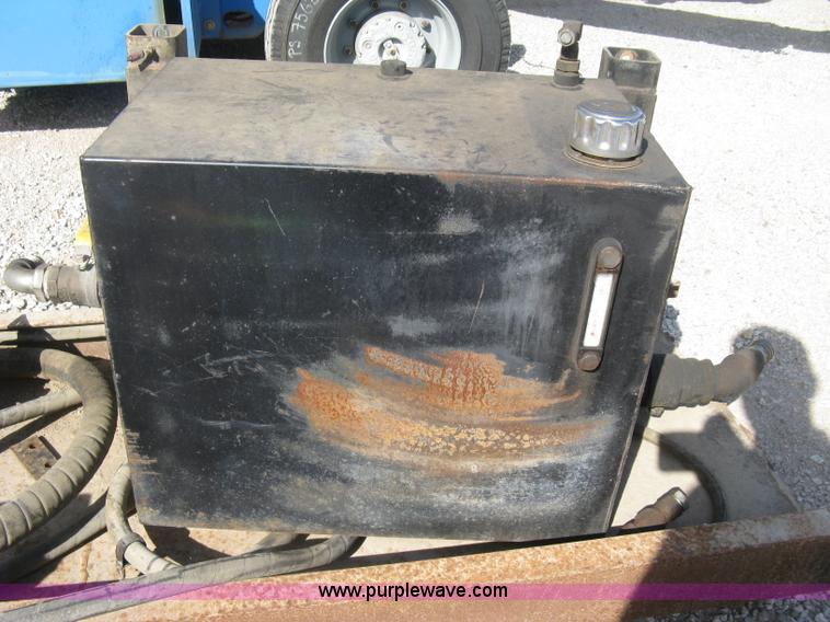 image for item I3359 2003 IMT 9000 series knuckle boom crane