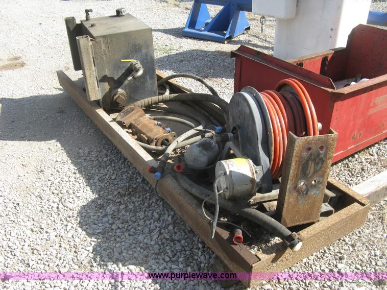 image for item I3359 2003 IMT 9000 series knuckle boom crane