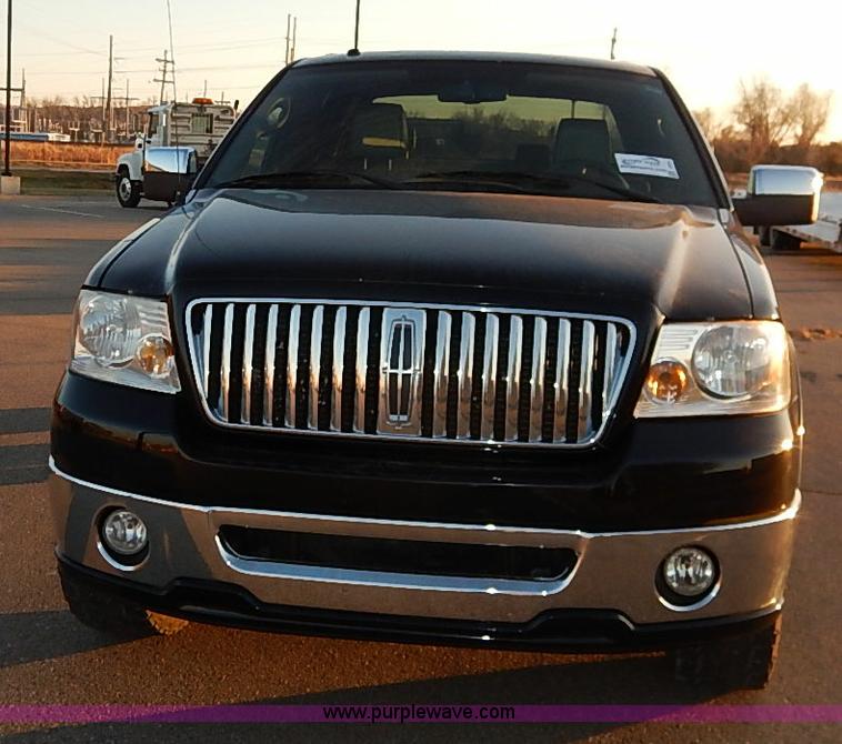 image for item I5234 2006 Lincoln Mark LT Crew Cab pickup truck