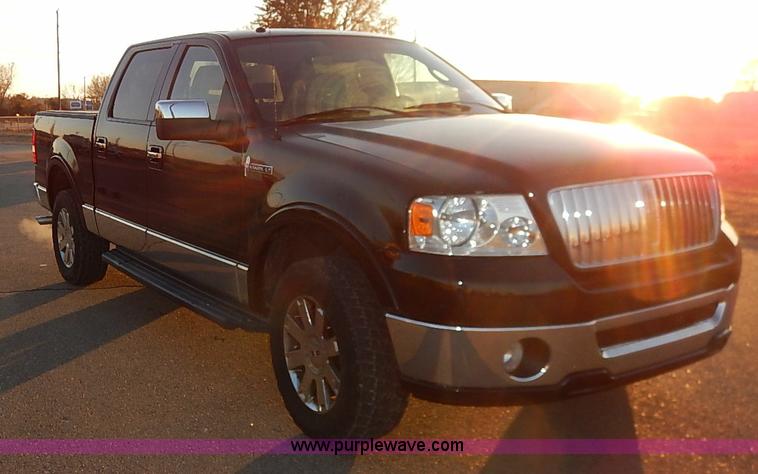 image for item I5234 2006 Lincoln Mark LT Crew Cab pickup truck