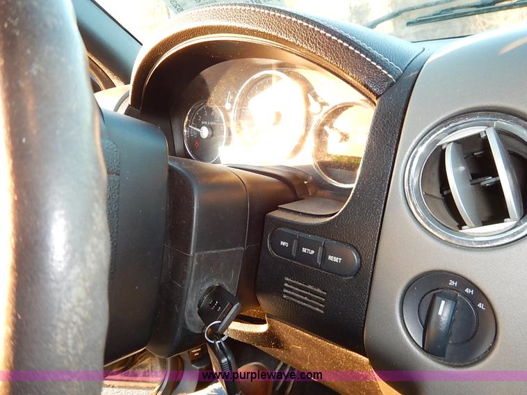 image for item I5234 2006 Lincoln Mark LT Crew Cab pickup truck