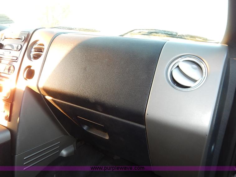 image for item I5234 2006 Lincoln Mark LT Crew Cab pickup truck