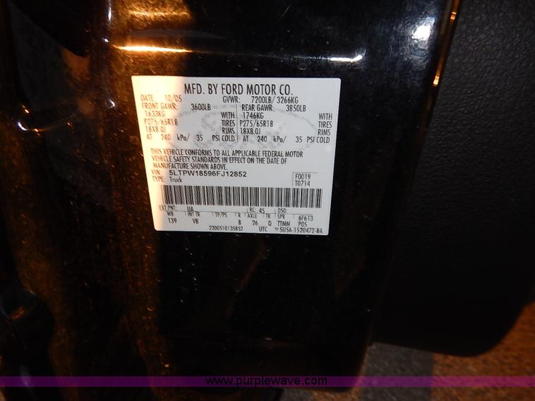 image for item I5234 2006 Lincoln Mark LT Crew Cab pickup truck