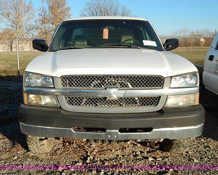 image for item I5238 2003 Chevrolet Silverado 2500HD Ext. Cab pickup truck