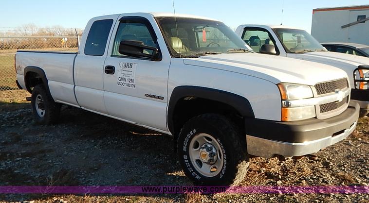 image for item I5238 2003 Chevrolet Silverado 2500HD Ext. Cab pickup truck