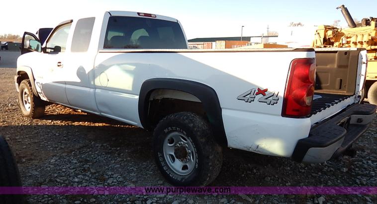 image for item I5238 2003 Chevrolet Silverado 2500HD Ext. Cab pickup truck