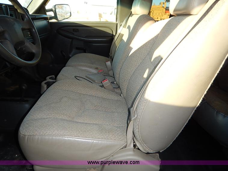 image for item I5238 2003 Chevrolet Silverado 2500HD Ext. Cab pickup truck