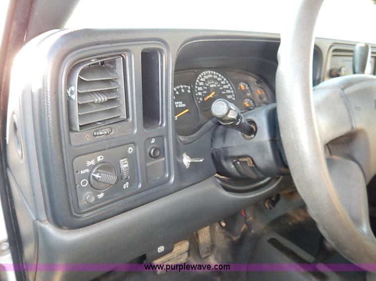 image for item I5238 2003 Chevrolet Silverado 2500HD Ext. Cab pickup truck
