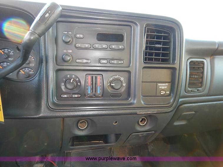 image for item I5238 2003 Chevrolet Silverado 2500HD Ext. Cab pickup truck