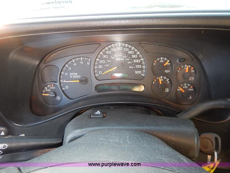 image for item I5238 2003 Chevrolet Silverado 2500HD Ext. Cab pickup truck