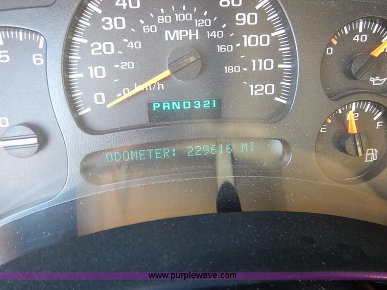 image for item I5238 2003 Chevrolet Silverado 2500HD Ext. Cab pickup truck