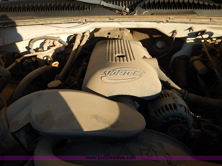 image for item I5238 2003 Chevrolet Silverado 2500HD Ext. Cab pickup truck