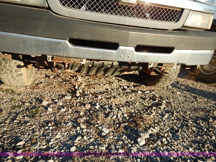 image for item I5238 2003 Chevrolet Silverado 2500HD Ext. Cab pickup truck