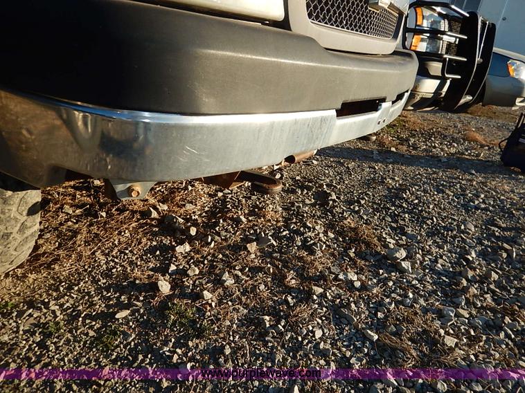 image for item I5238 2003 Chevrolet Silverado 2500HD Ext. Cab pickup truck