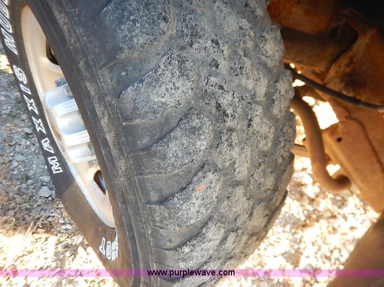 image for item I5238 2003 Chevrolet Silverado 2500HD Ext. Cab pickup truck