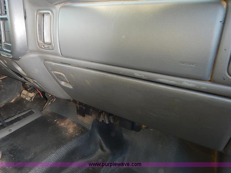 image for item I5238 2003 Chevrolet Silverado 2500HD Ext. Cab pickup truck