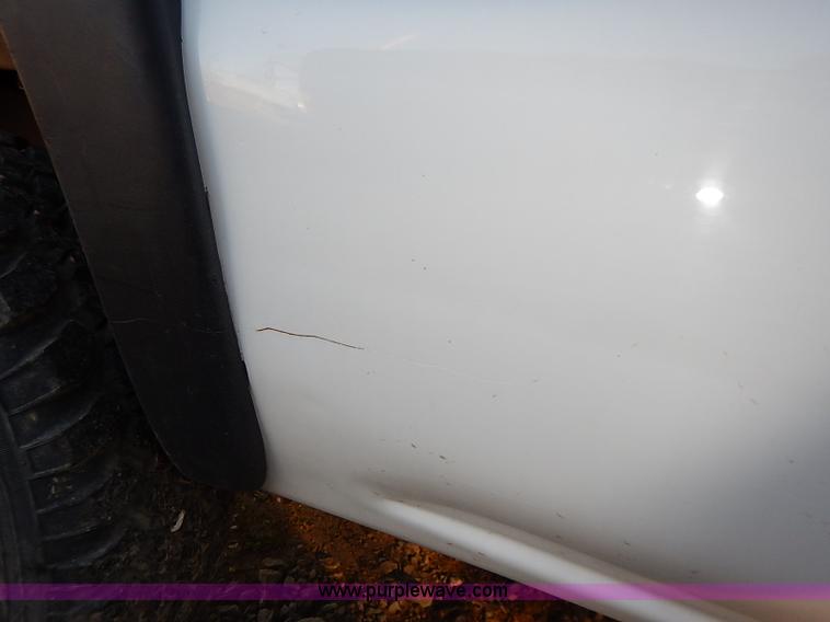 image for item I5238 2003 Chevrolet Silverado 2500HD Ext. Cab pickup truck