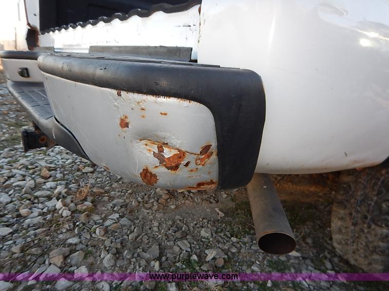 image for item I5238 2003 Chevrolet Silverado 2500HD Ext. Cab pickup truck