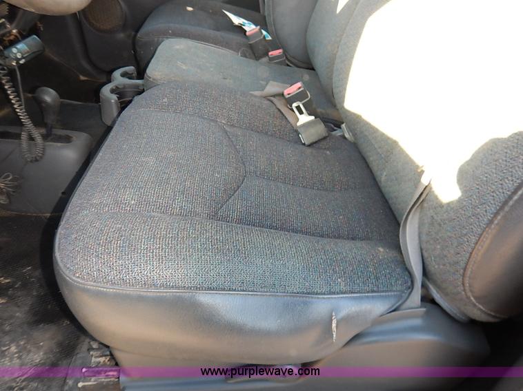 image for item I5241 2003 Chevrolet Silverado 2500HD pickup truck cab and chassis