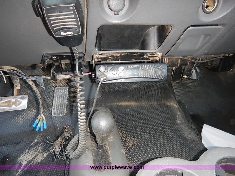 image for item I5241 2003 Chevrolet Silverado 2500HD pickup truck cab and chassis