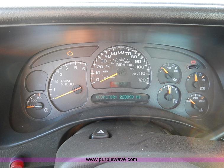 image for item I5241 2003 Chevrolet Silverado 2500HD pickup truck cab and chassis