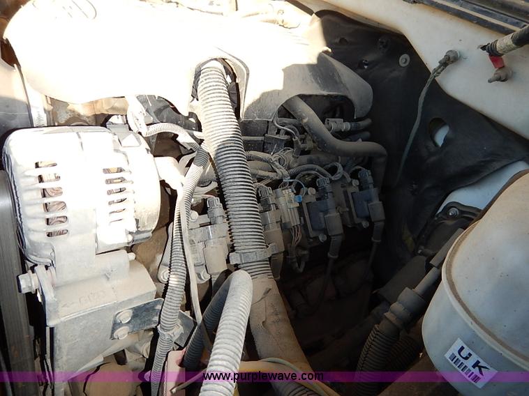 image for item I5241 2003 Chevrolet Silverado 2500HD pickup truck cab and chassis