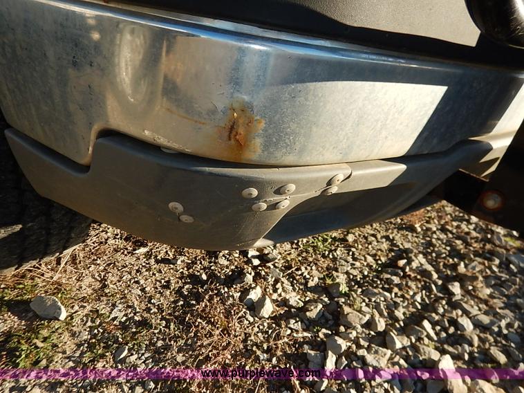 image for item I5241 2003 Chevrolet Silverado 2500HD pickup truck cab and chassis