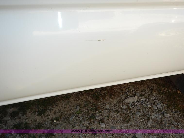 image for item I5241 2003 Chevrolet Silverado 2500HD pickup truck cab and chassis