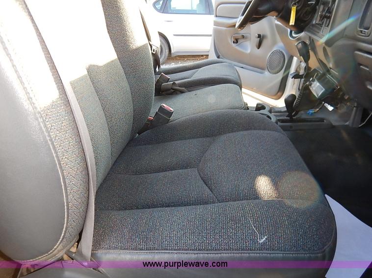 image for item I5241 2003 Chevrolet Silverado 2500HD pickup truck cab and chassis