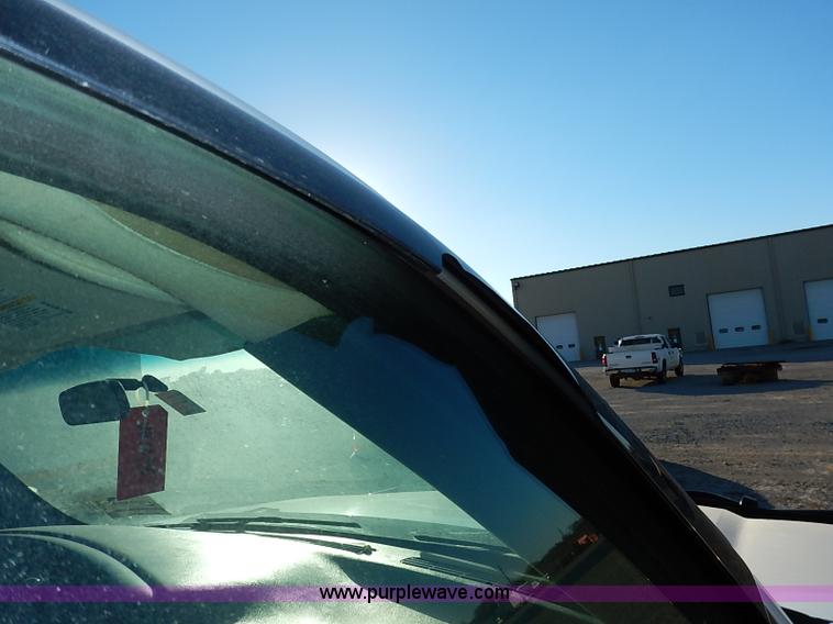 image for item I5241 2003 Chevrolet Silverado 2500HD pickup truck cab and chassis