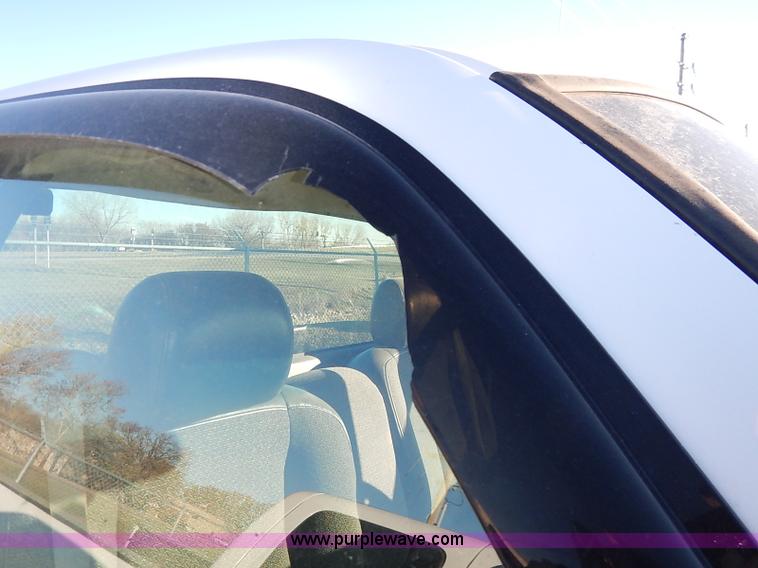 image for item I5241 2003 Chevrolet Silverado 2500HD pickup truck cab and chassis