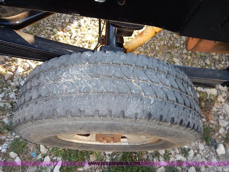 image for item I5241 2003 Chevrolet Silverado 2500HD pickup truck cab and chassis