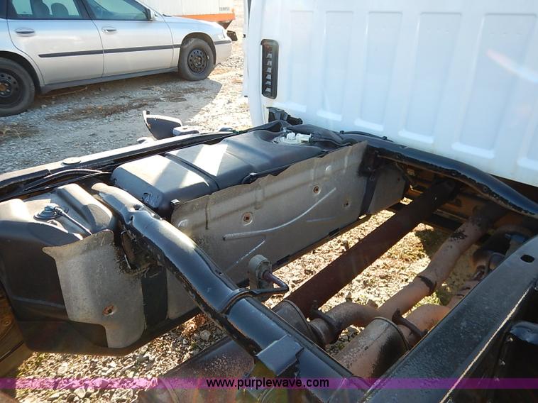 image for item I5241 2003 Chevrolet Silverado 2500HD pickup truck cab and chassis