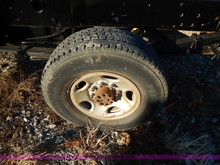 image for item I5241 2003 Chevrolet Silverado 2500HD pickup truck cab and chassis