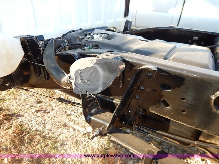 image for item I5241 2003 Chevrolet Silverado 2500HD pickup truck cab and chassis