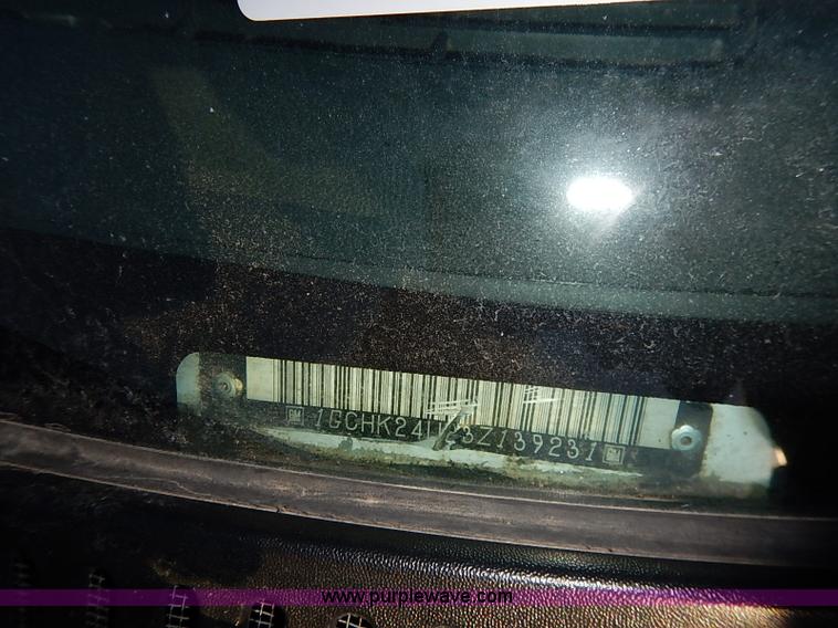 image for item I5241 2003 Chevrolet Silverado 2500HD pickup truck cab and chassis