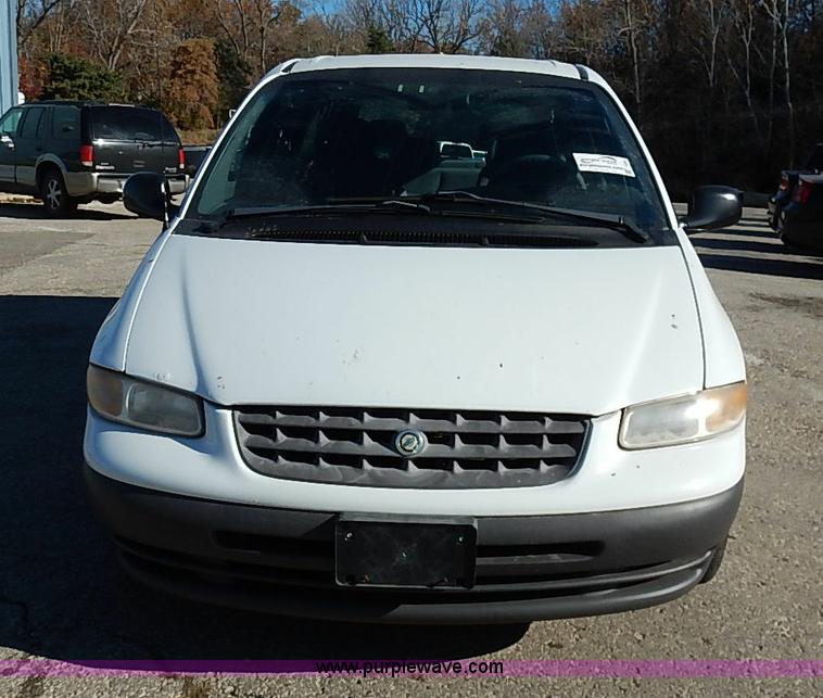 image for item I5245 2000 Chrysler Grand Voyager van