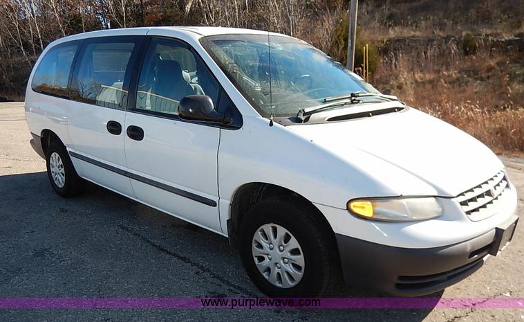 image for item I5245 2000 Chrysler Grand Voyager van