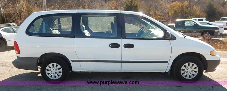 image for item I5245 2000 Chrysler Grand Voyager van