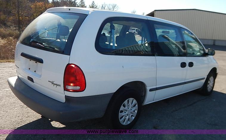 image for item I5245 2000 Chrysler Grand Voyager van