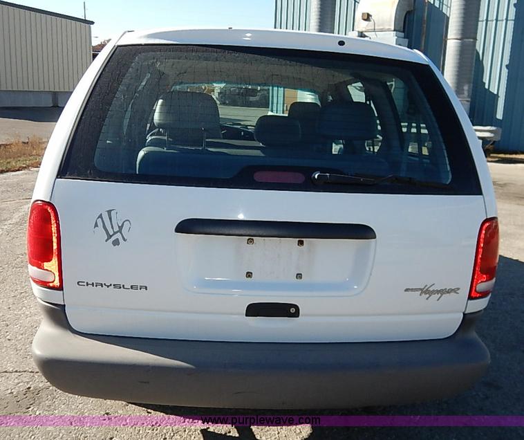 image for item I5245 2000 Chrysler Grand Voyager van
