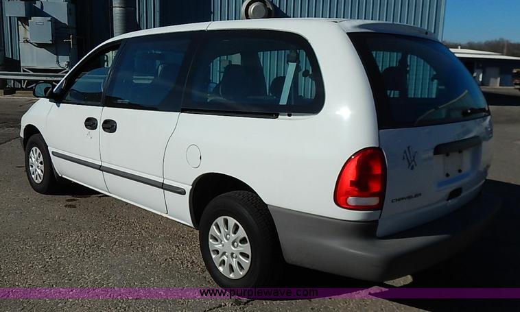 image for item I5245 2000 Chrysler Grand Voyager van