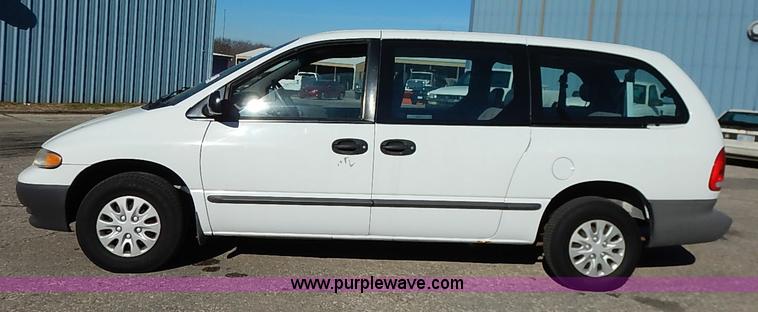 image for item I5245 2000 Chrysler Grand Voyager van