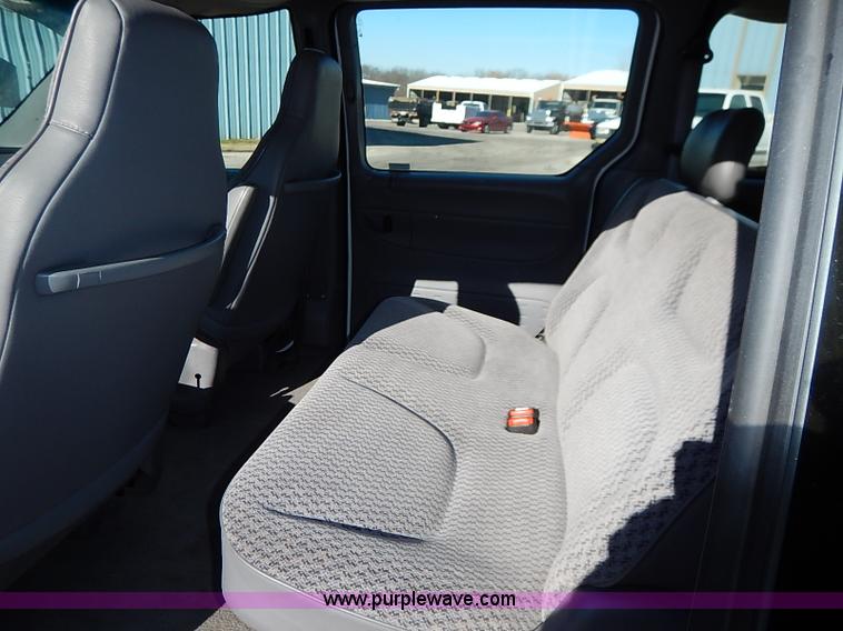 image for item I5245 2000 Chrysler Grand Voyager van