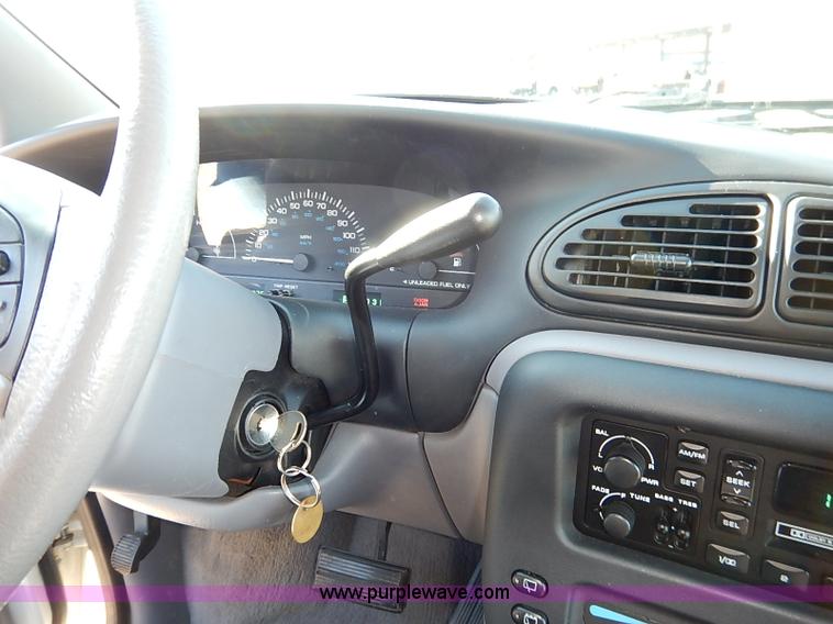 image for item I5245 2000 Chrysler Grand Voyager van