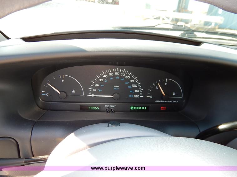 image for item I5245 2000 Chrysler Grand Voyager van