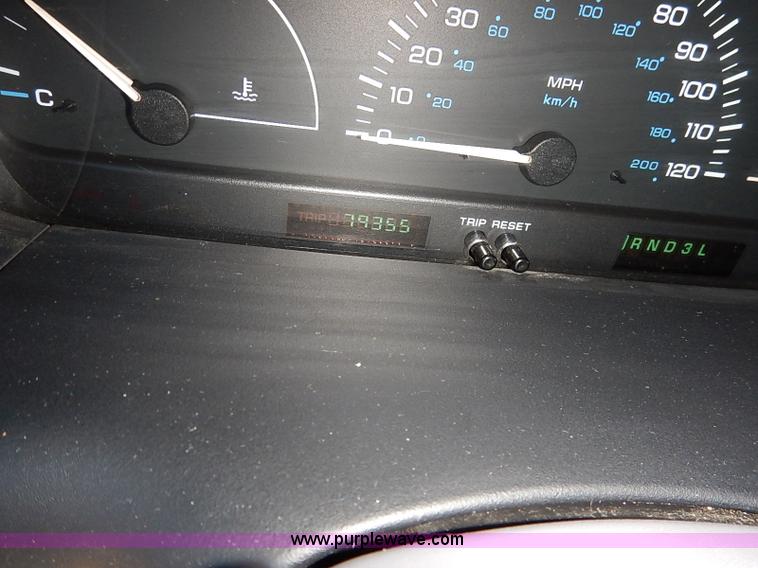 image for item I5245 2000 Chrysler Grand Voyager van