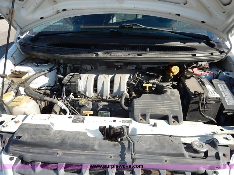 image for item I5245 2000 Chrysler Grand Voyager van