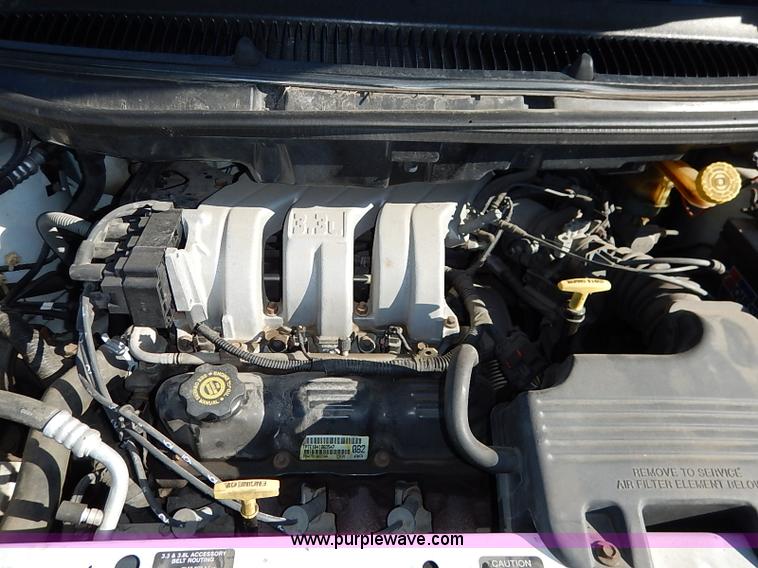 image for item I5245 2000 Chrysler Grand Voyager van